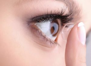 factors-to-consider-when-choosing-eyelash-glue-wholesale-suppliers-1